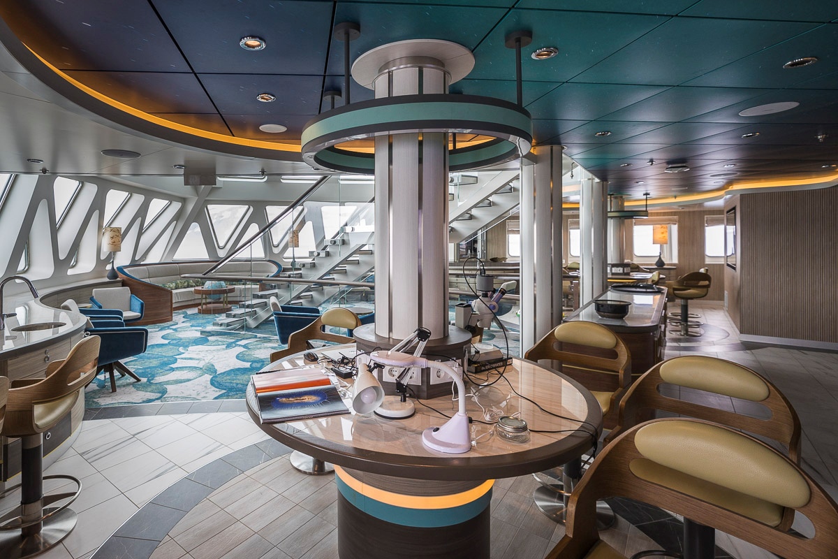 Erleben Sie die Polarregionen an Bord der Sylvia Earle und die Bibliothek & Observation Lounge