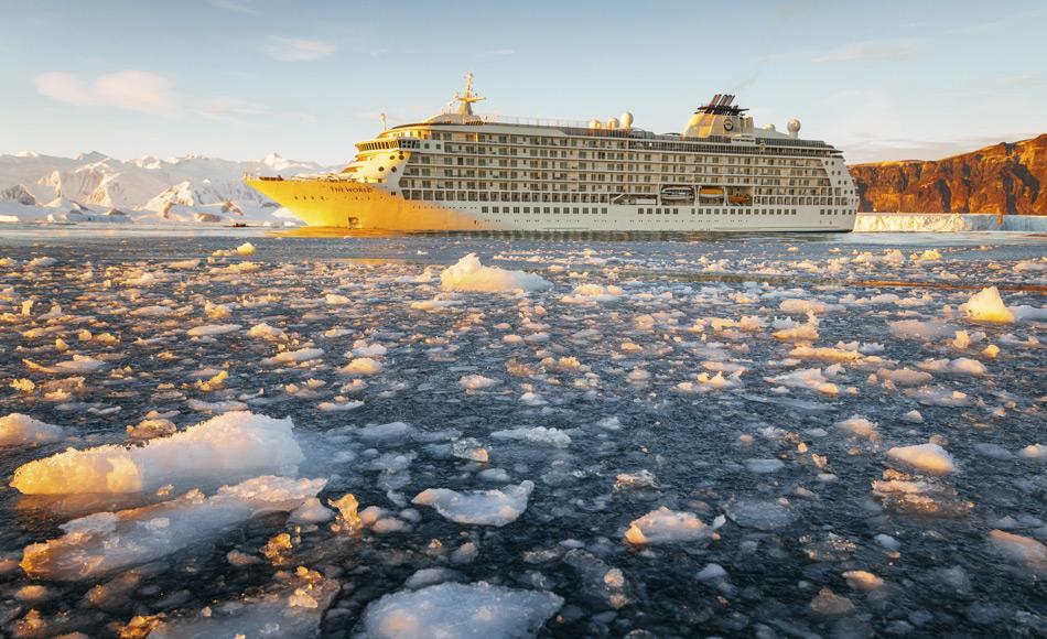 The World, die größte Jacht in Privatbesitz, unternahm vor kurzem eine 22-tägige Expedition ins Rossmeer. Während dieser Fahrt stiess sie weiter nach Süden vor als sonst ein Schiff zuvor und erreichte eine Position von 78 ° 43.997'S. (Foto: Andrew Peacock/www.footloosefotography.com)