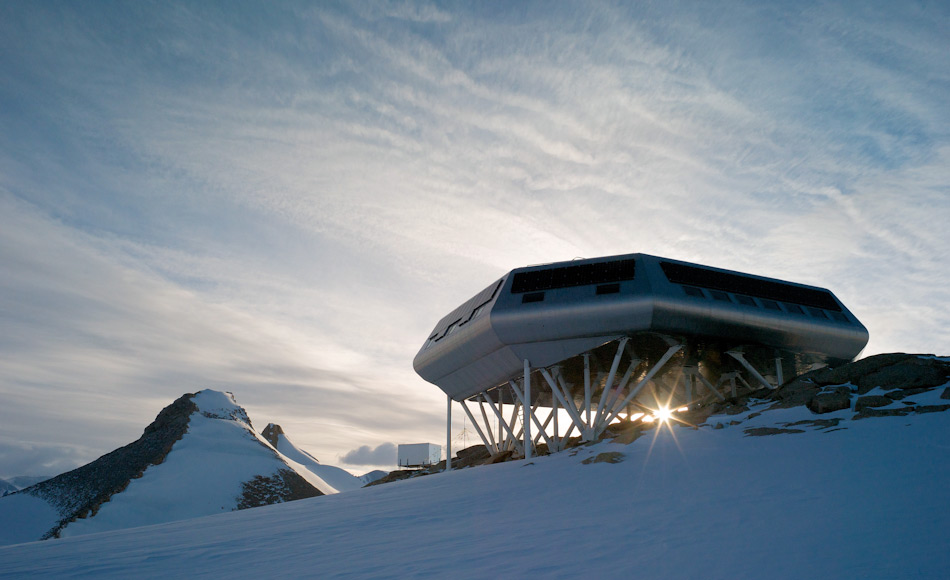 Die belgische Forschungsstation wurde 2009 offiziell eröffnet und war ursprünglich in privatem Besitz aber halb vom Staat finanziert. Doch die International Polar Foundation und die belgische Regierung gerieten in Streit über die Kontrolle der Station, der erst in diesem Jahr gelöst wurde. Bild: International Polar Foundation