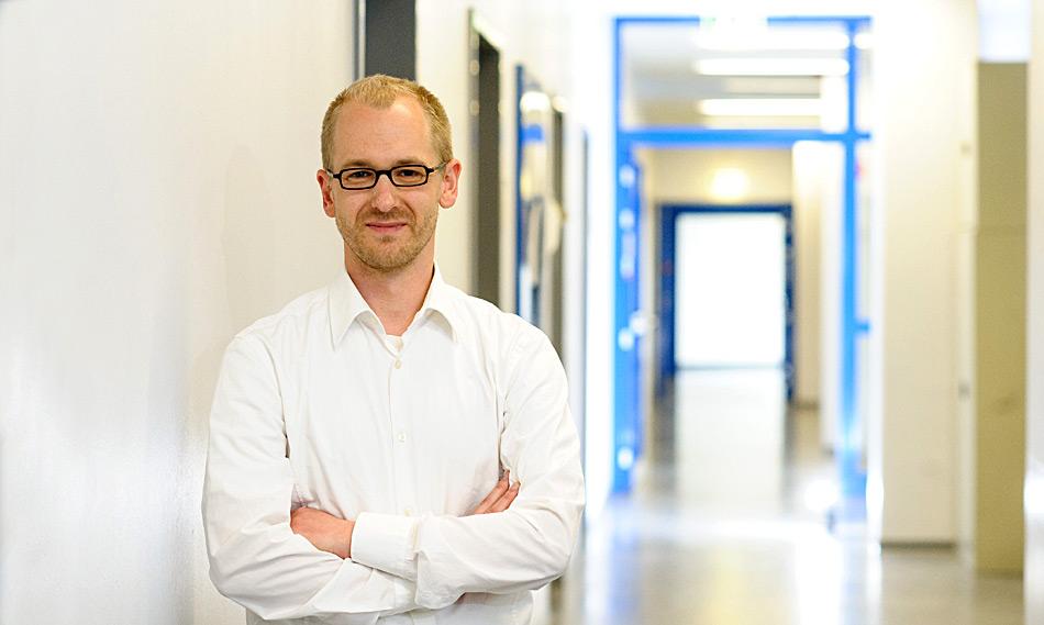 Professor Florian Leese von der Universität Duisburg-Essen leitet die Arbeitsgruppe Aquatische Ökosystemforschung im Fachbereich Biologie. Sein Hauptinteresse ist die Entstehung, Ausbreitung und Anpassung von Gewässerorganismen, u.a. auch der Asselspinnen in der Antarktis.