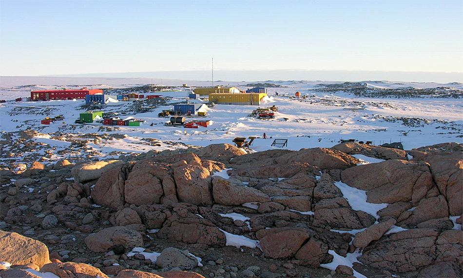 Die Station Casey (66° 17' S, 110° 32' E) ist eine von drei australischen Stationen in der Ostantarktis. Die beiden anderen sind Mawson und Davis. Photo: Katja Riedel