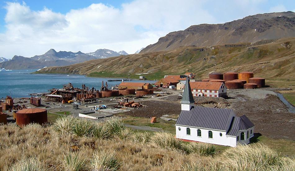 Erhalten und restauriert wurde die Whalers Church, die man in vorgefertigten Einzelteilen aus Norwegen nach Grytviken brachte und die zum Weihnachtsfest 1913 geweiht wurde.