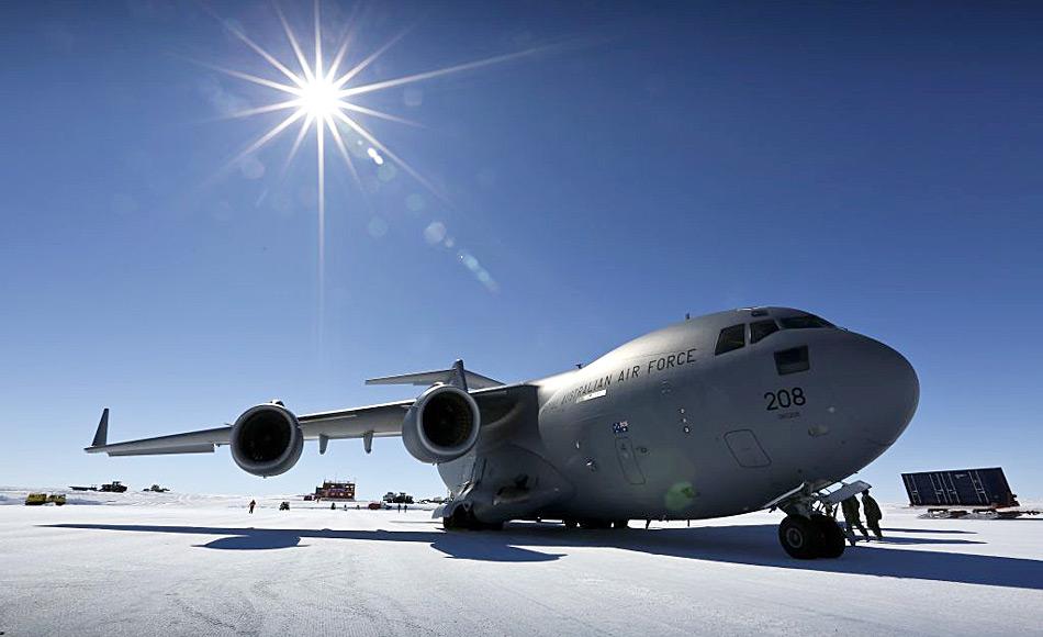 Die C-17A auf dem Wilkins Flugfeld. Bild: David Said /RAAF