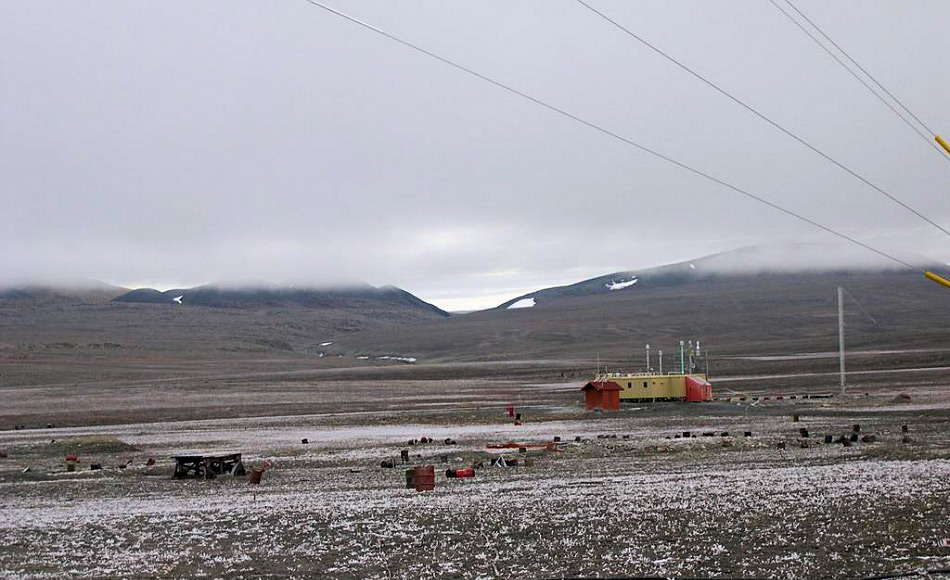 Alert ist der nördlichste permanent besiedelte Ort und nur 817 Kilometer vom Nordpol entfernt. Gemäss der letzten Zählung leben hier 62 Menschen. Bild: NASA