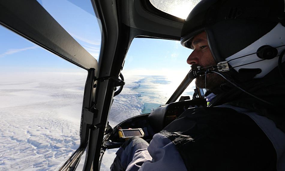 Die Eisbären werden vom Hubschrauber aus gezählt, um so ein grösseres Gebiet überwachen zu können. Foto: Magnus Andersen, Norwegian Polar Institute