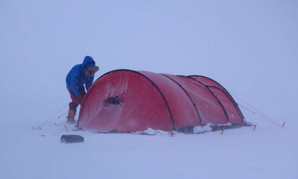 Marc und Philip waren sehr erfahrene Polarexperten. Ihr Wissen und ihre Erfahrungen halfen den beiden, auf dem Eis zu campieren während der Expedition. Sie waren sehr gut ausgerüstet und hielten regelmässigen Kontakt aufrecht, auch bei schlechtem Wetter. Foto: Cold Facts