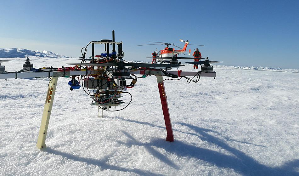 Ein Multikopter kurz vor dem Start zu einem Testflug. AWI, Tobias Mikschl