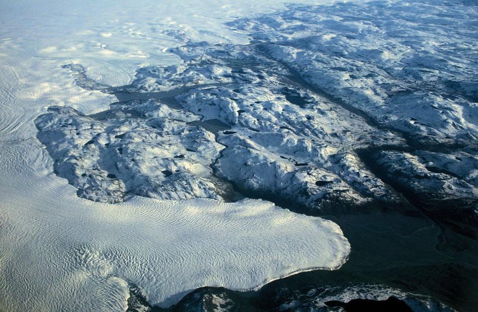 Der Eispanzer bedeckt 82% Grönlands und liefert jedes Jahr tausende von Eisbergen in die umliegenden Meeresgebiete. Bild: Hannes Grobe