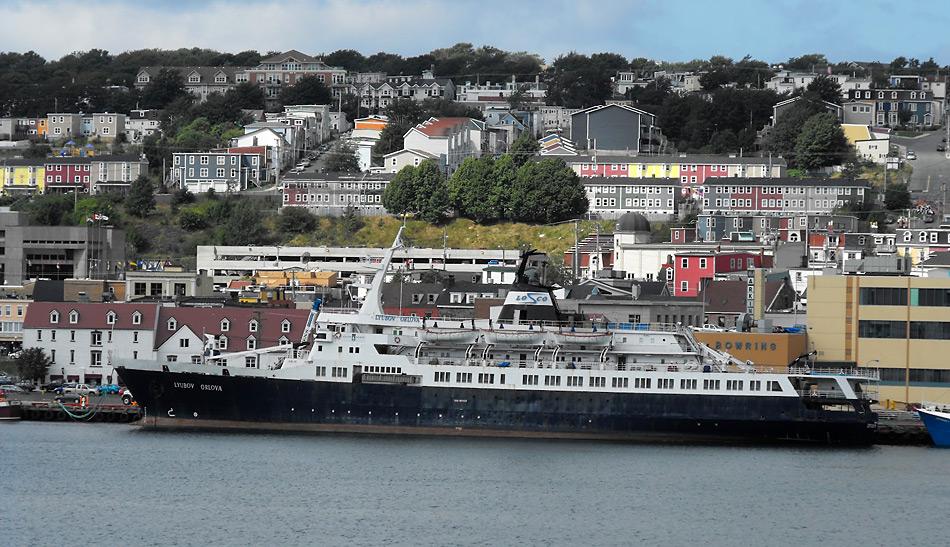 Wegen Schulden: Die «Lyubov Orlova» im kanadisch St. John an Ketten.