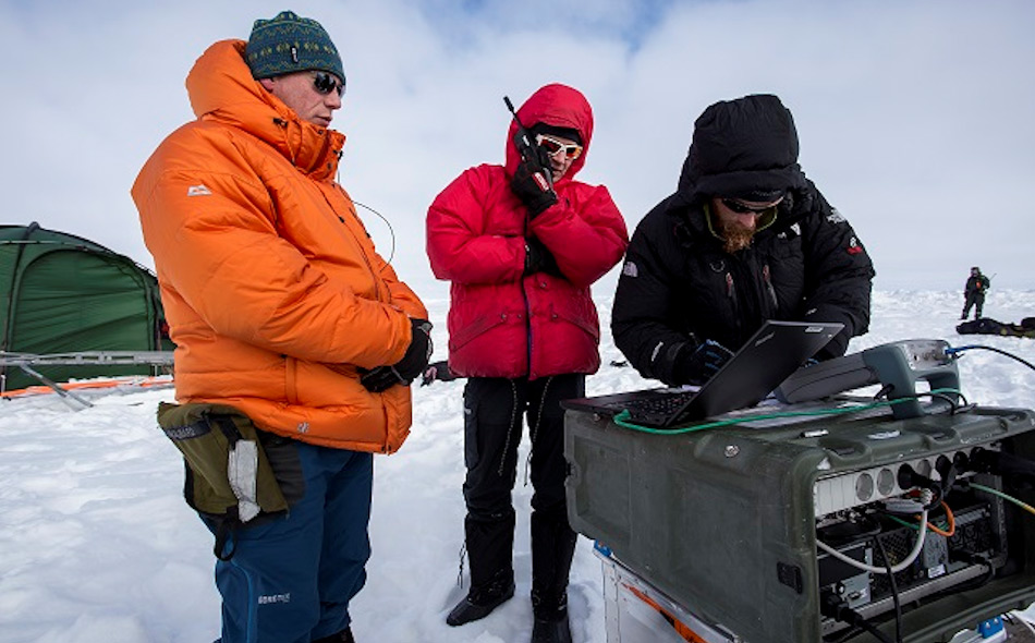 Das Team aus norwegischen Kommunikationsexperten und Ingenieuren war äusserst zufrieden mit ihrem erfolgreichen Versuch einer Breitbandverbindung.