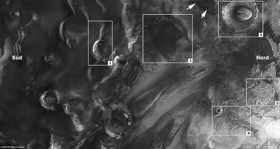 Der Süden ist auf der linken Seite, der Norden rechts. Die Nordseite der Krater und Klippen zeigen Schichten aus Eis und Staub (Kasten 1). In der Mitte über dem Bild gibt es grosse Eisschichten, in stark abfallendem Gelände (Kasten 2). Mit zunehmender Entfernung vom Südpol wird das Eis auf grösseren Kratern (Kasten 3) geringer. Es können auch rätselhafte parallele Strukturen in der Oberfläche des Mars gesehen werden (Felder 4 und 5).