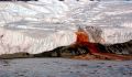 Die Blutfälle liegen im Taylor Valley, einem der Täler der Dry Valleys in der Ostantarktis.