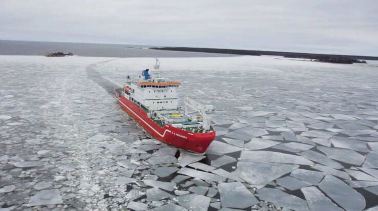 Das su00fcdafrikanische Forschungsschiff S.A. Agulhas II wird wieder zur Basis des Suchtrupps. (Bild: